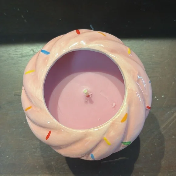 Kirklands Pink Strawberry Cupcake Shaped Jar Candle - Picture 4 of 8